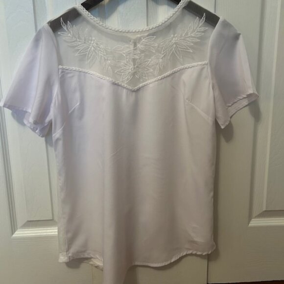 White Carreli blouse in size small with partial lace front - Picture 2 of 5